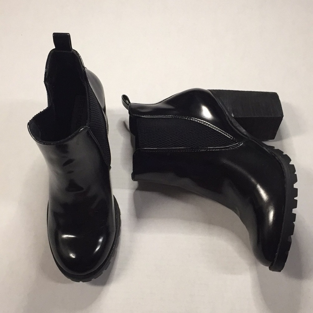 Steve Madden Lyonn pullon patent ankle boot black